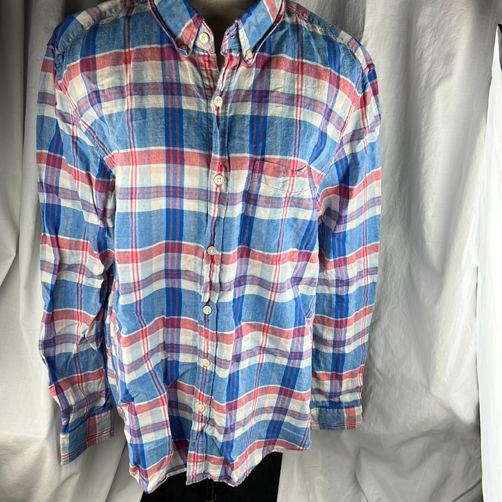 American Eagle Men’s size Large button up long sleeve shirt.